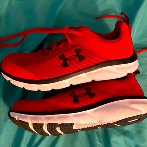 Boy’s Under Armour shoes. Size 6Y. Never worn.